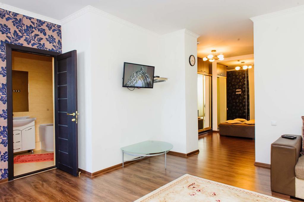Apartment Lazurniy Astana Buitenkant foto