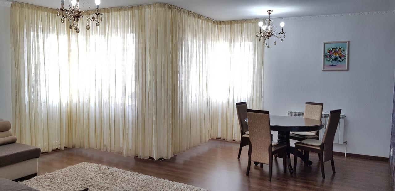 Apartment Lazurniy Astana Buitenkant foto