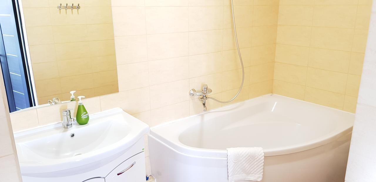 Apartment Lazurniy Astana Buitenkant foto