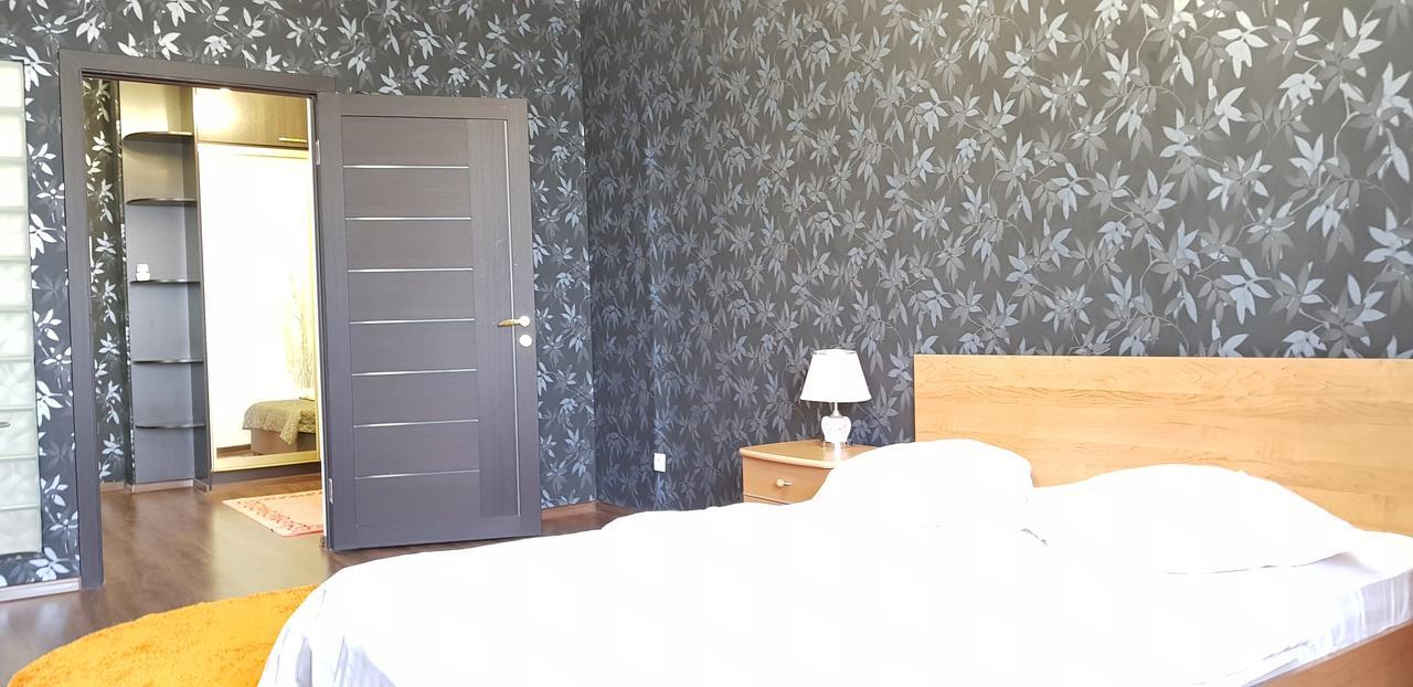 Apartment Lazurniy Astana Buitenkant foto