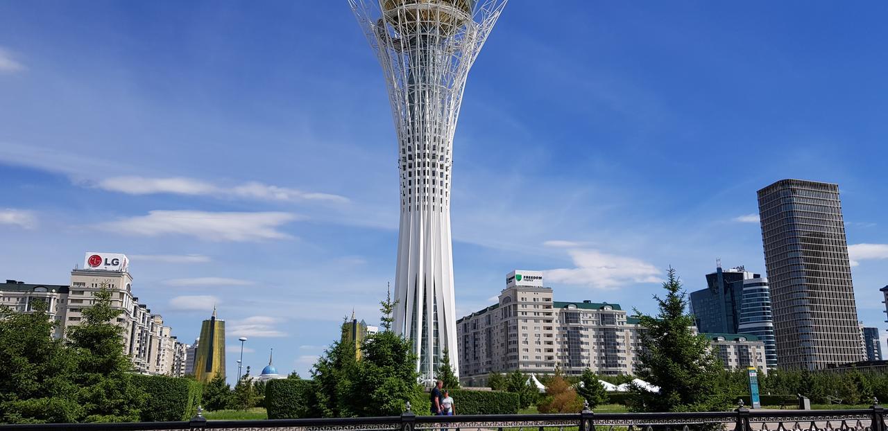 Apartment Lazurniy Astana Buitenkant foto